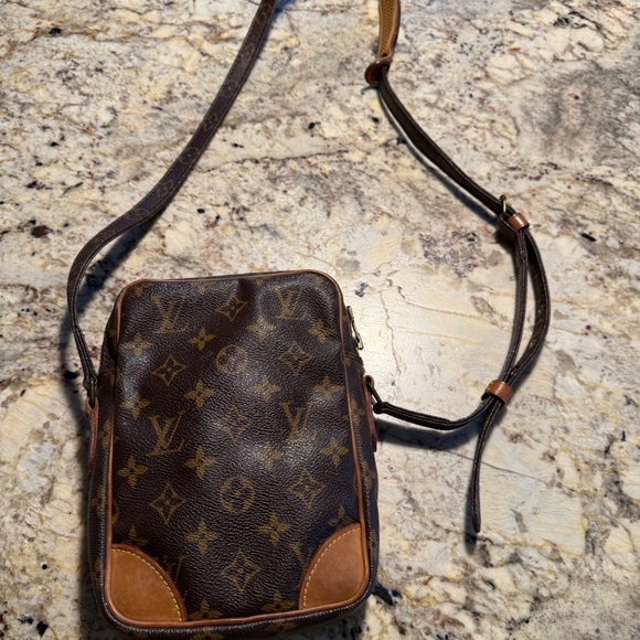 Vintage Louis Vuitton Monogram Danube Crossbody (2001) - Picture 2 of 12